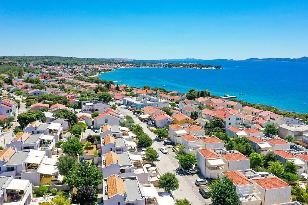 Sunny Resort Apartment Aurora Green Petrcane